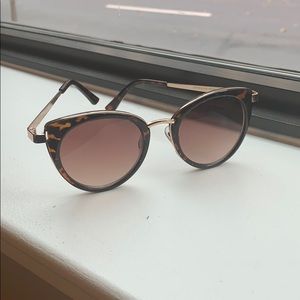 Tahari cat eye sunglasses